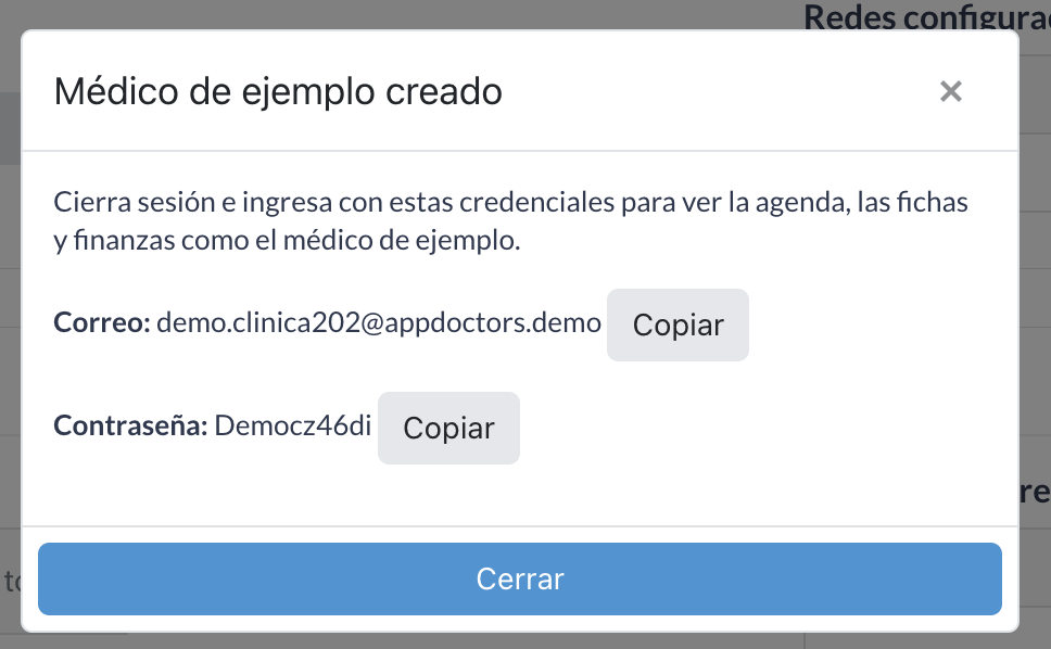 Ventana «Médico de ejemplo creado» con correo, contraseña y botón «Copiar»
